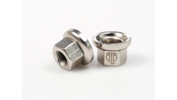 BLB Teräksinen navan mutteri - kirkas